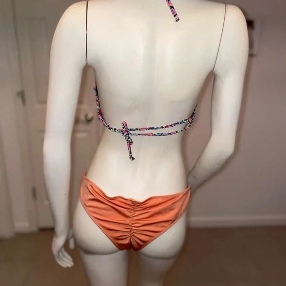 Out From Under Chelsea Ruched
Cheeky Bikini Bottom peachy orange size large - Picture 9 of 11